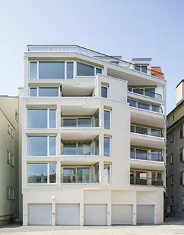 Projekt N5 Esslingen – Fassadenrückseite nach Sanierung Rückseite der Fassade am Projekt N5 in Esslingen – mit strukturierter Putzoberfläche und Balkondetails